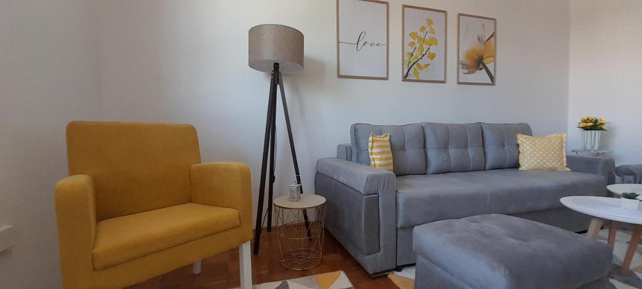 Cozy And Sunny Apartment Near The Airport Sarajevo Exterior foto